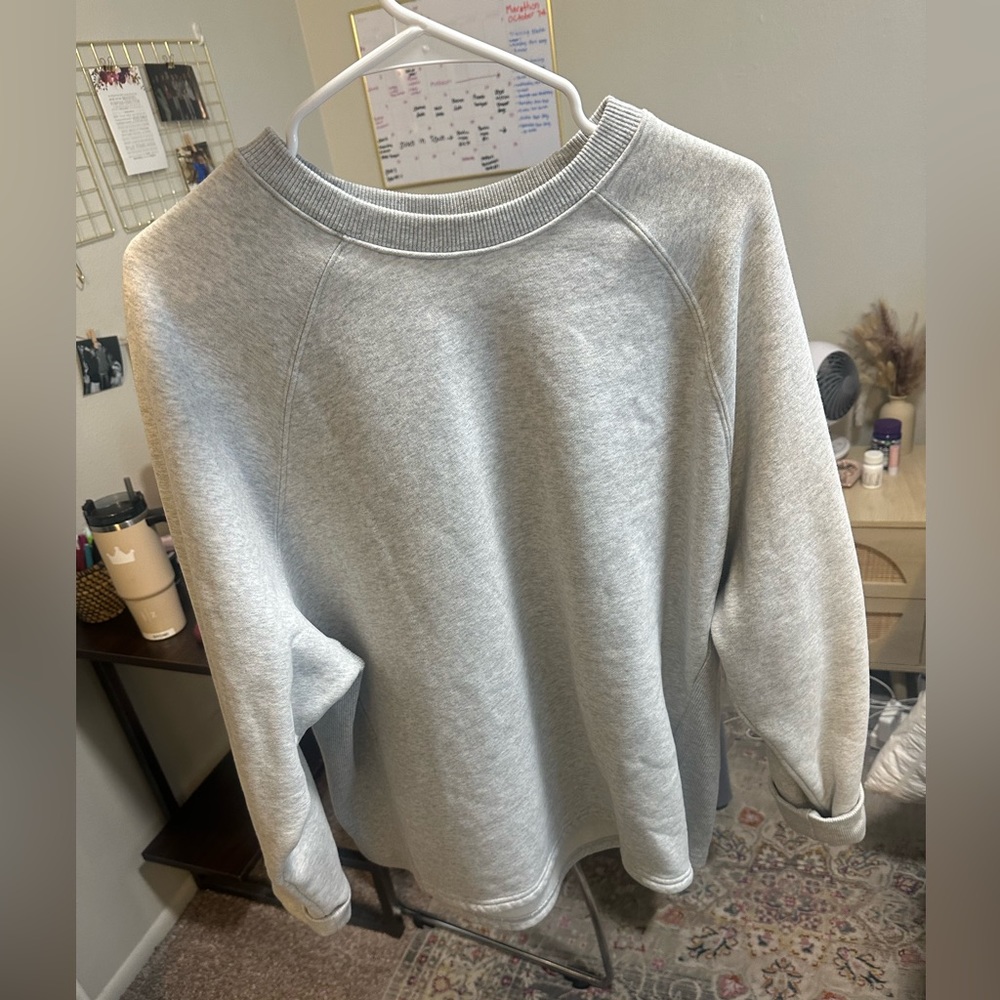 Vuori grey crew neck size medium!